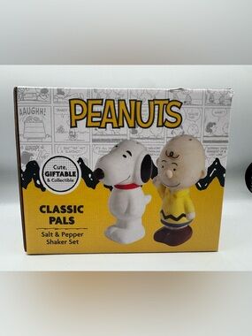 Peanuts Snoopy & Charlie Brown Salt & Pepper Shaker Set